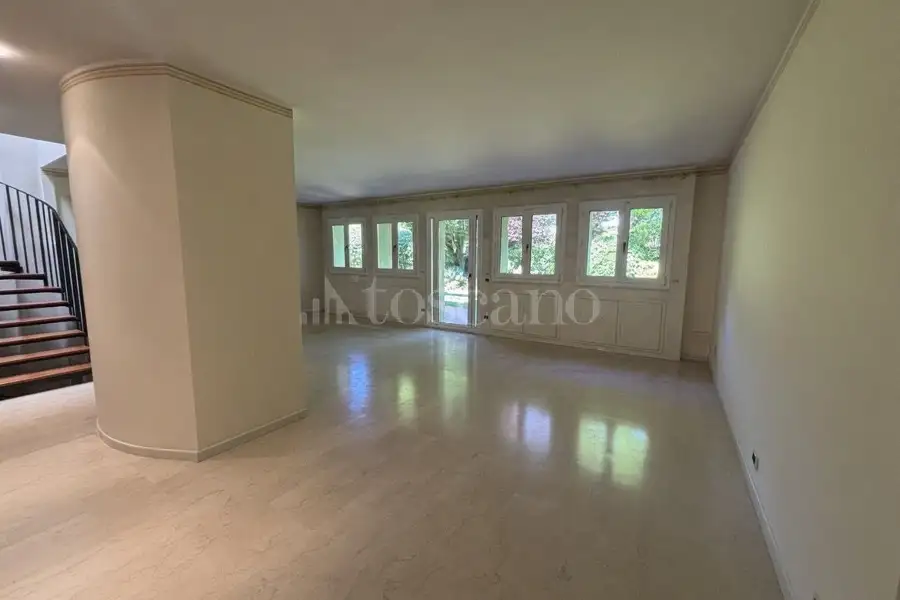 Villa Bifamiliare in vendita di 320 mq a €780.000 (rif. 65/2025)