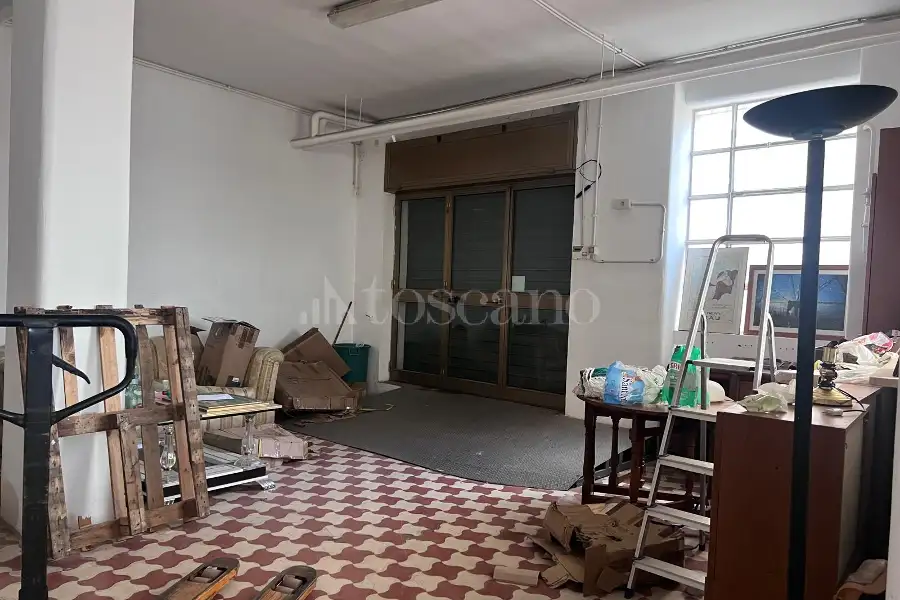 Negozio in affitto di 282 mq a €2.000 (rif. 16/2026)