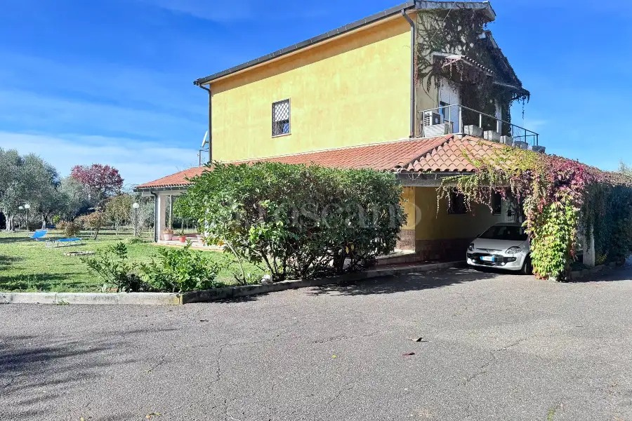 Villa in vendita di 350 mq a €475.000 (rif. 15/2025)