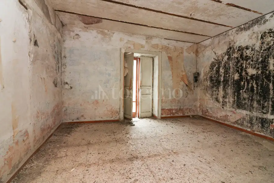 Casa Indipendente in vendita di 600 mq a €350.000 (rif. 27/2024)