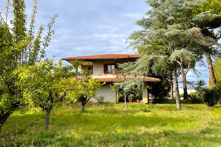 Villa in vendita di 305 mq a €650.000 (rif. 12/2025)