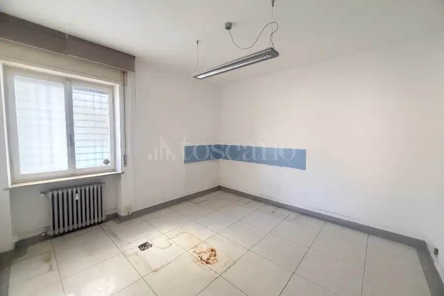 Negozio in vendita di 100 mq a €375.000 (rif. 14/2026)