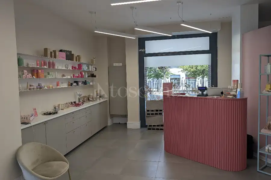 Negozio in vendita di 135 mq a €450.000 (rif. 3/2026)