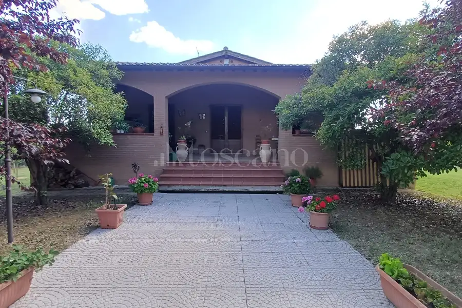 Villa in vendita di 400 mq a €1.230.000 (rif. 11/2026)