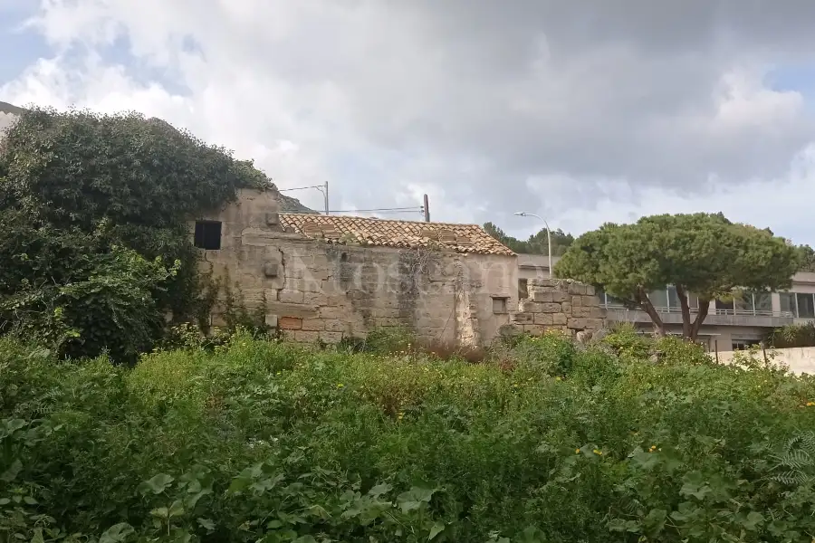 Casa Indipendente in vendita di 240 mq a €50.000 (rif. 5/2025)