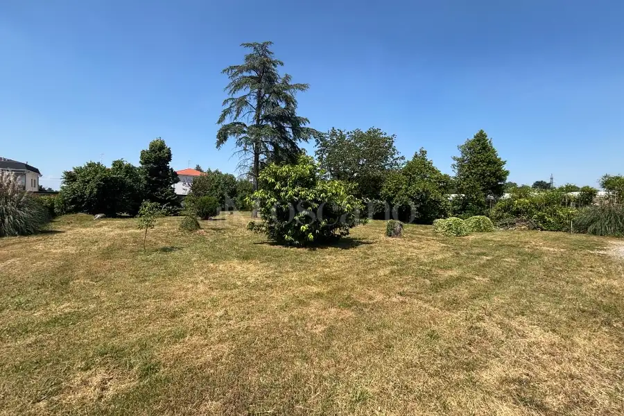 Edificabile Residenziali in vendita di 1.300 mq a €115.000 (rif. 10/2025)