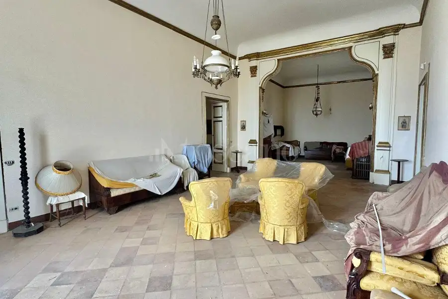 Palazzo in vendita di 600 mq a €180.000 (rif. 127/2026)