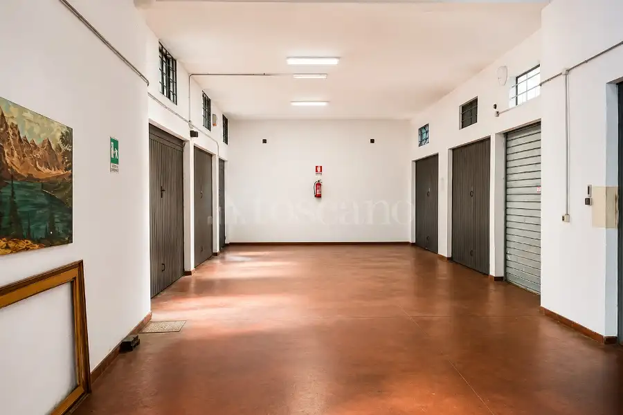 Box in vendita di 22 mq a €49.000 (rif. 31/2026)