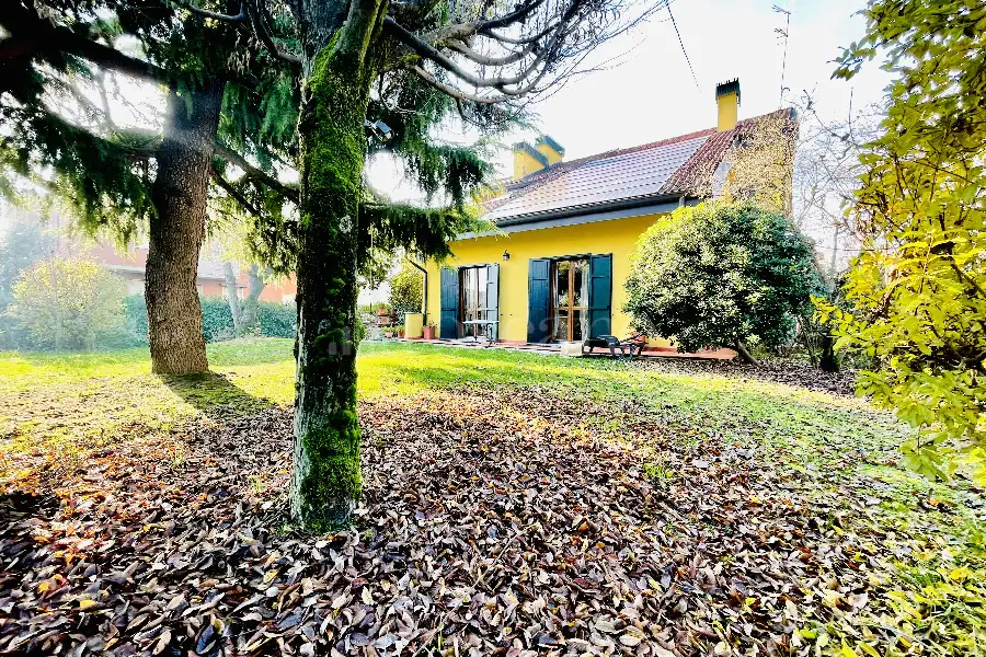 Villa in vendita di 410 mq trattativa riservata (rif. 112/2024)