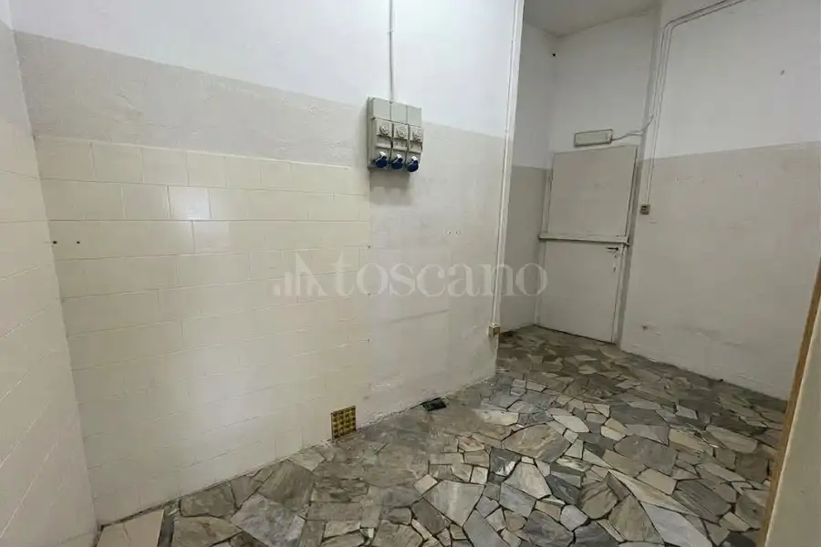 Negozio in affitto di 100 mq a €1.800 (rif. 17/2026)