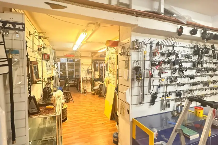 Negozio in vendita di 143 mq a €385.000 (rif. 22/2025)