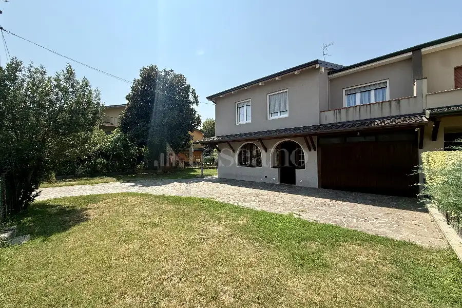 Villa Plurifamiliare in vendita di 210 mq a €315.000 (rif. 35/2026)
