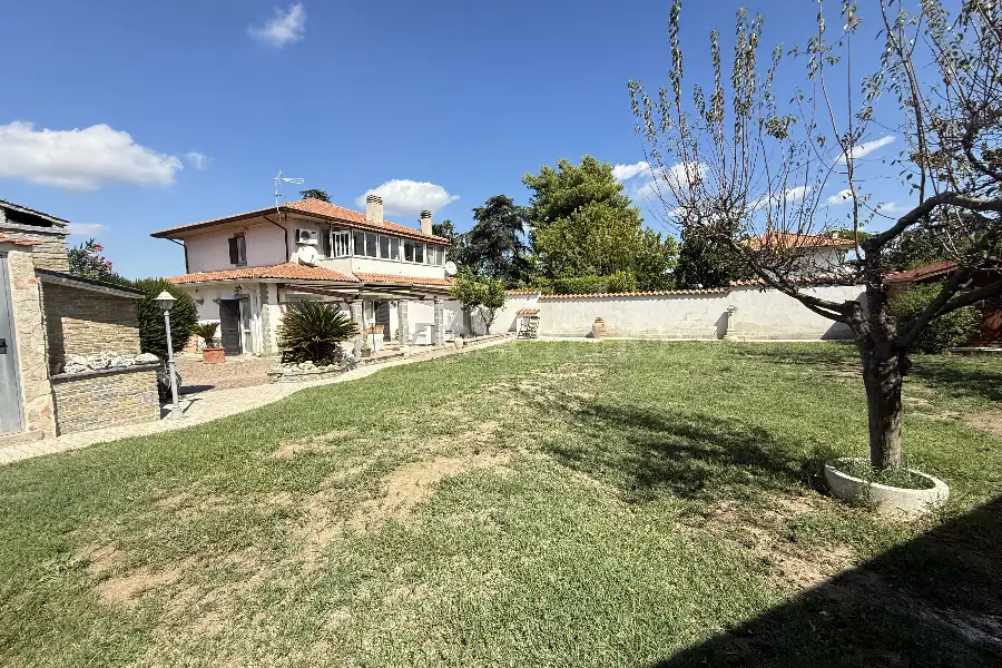 Villa Bifamiliare in vendita di 200 mq a €499.000 (rif. 10/2025)
