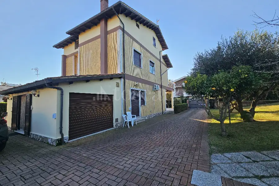 Villa in vendita di 280 mq a €725.000 (rif. 140/2025)