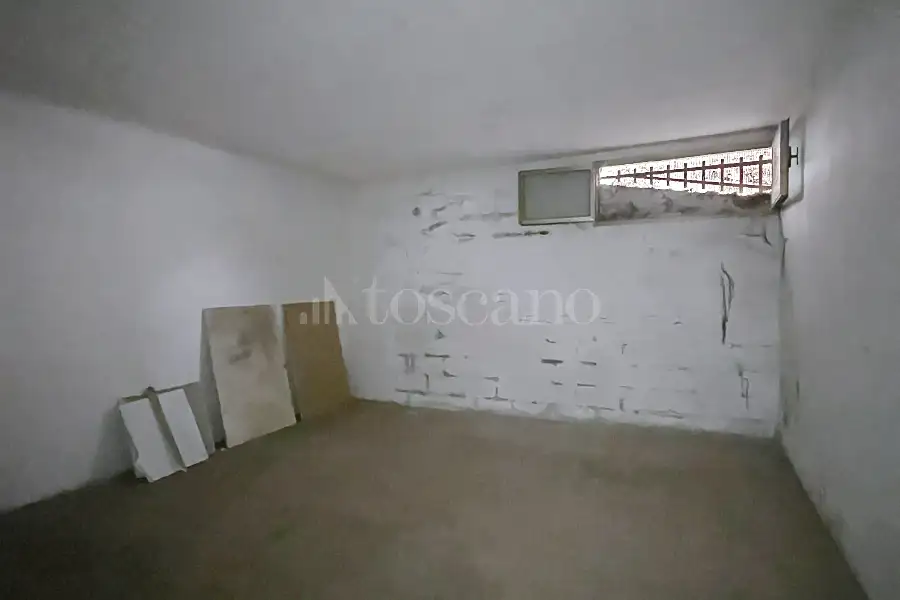 Negozio in vendita di 200 mq a €136.000 (rif. 85/2026)