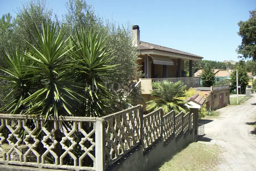 Casa Indipendente in vendita di 310 mq a €159.000 (rif. 1/2026)