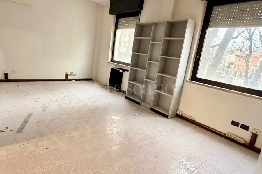 Ufficio in vendita di 200 mq a €379.000 (rif. 8/2026)