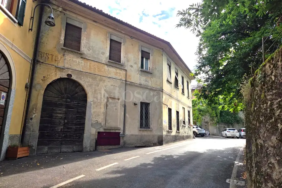 Palazzo in vendita di 500 mq a €175.000 (rif. 23/2025)
