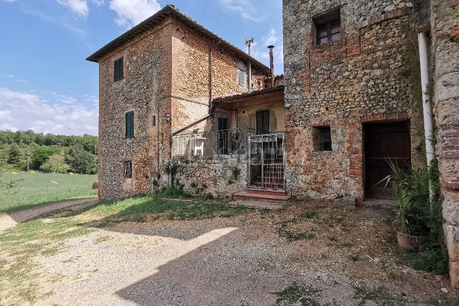 Casa in vendita di 250 mq a €274.000 (rif. 32/2023)