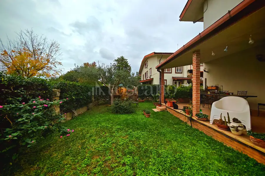 Villa Plurifamiliare in vendita di 250 mq a €699.000 (rif. 36/2025)