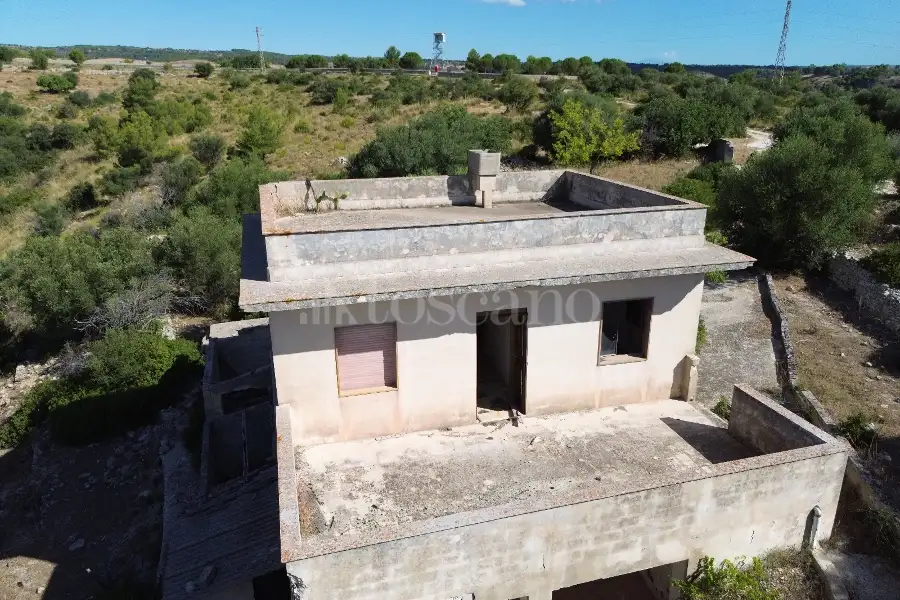Villa in vendita di 10.000 mq a €230.000 (rif. 99/2025)
