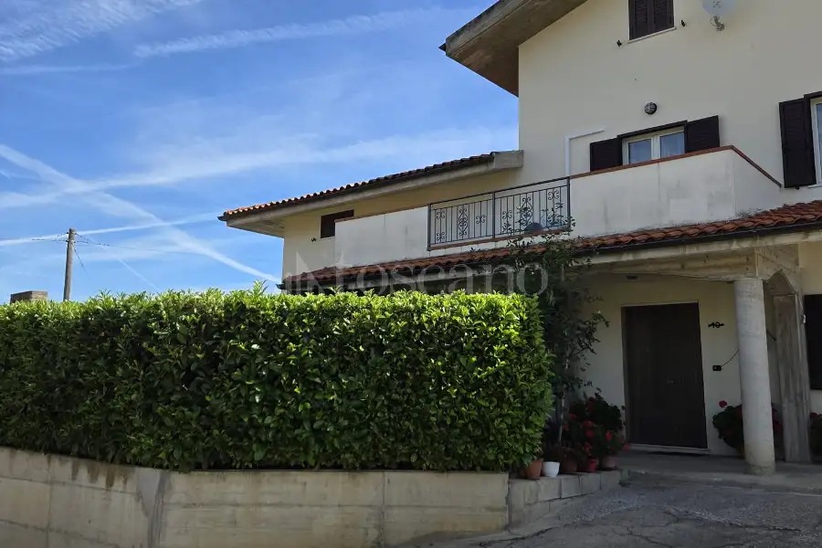 Casale in vendita di 300 mq a €200.000 (rif. 21/2026)