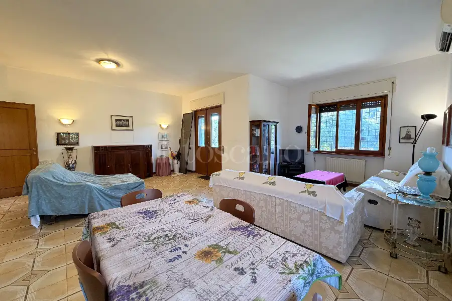 Villa in vendita di 250 mq a €739.000 (rif. 100/2026)