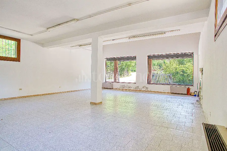 Stabile Uso Ufficio in vendita di 170 mq a €95.000 (rif. 32/2026)