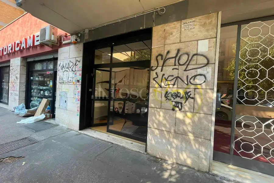 Negozio in affitto di 40 mq a €1.150 (rif. 33/2026)