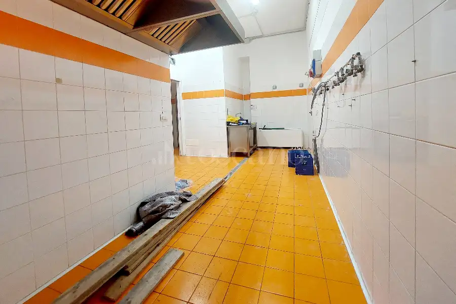 Negozio in affitto di 45 mq a €2.400 (rif. 3/2026)