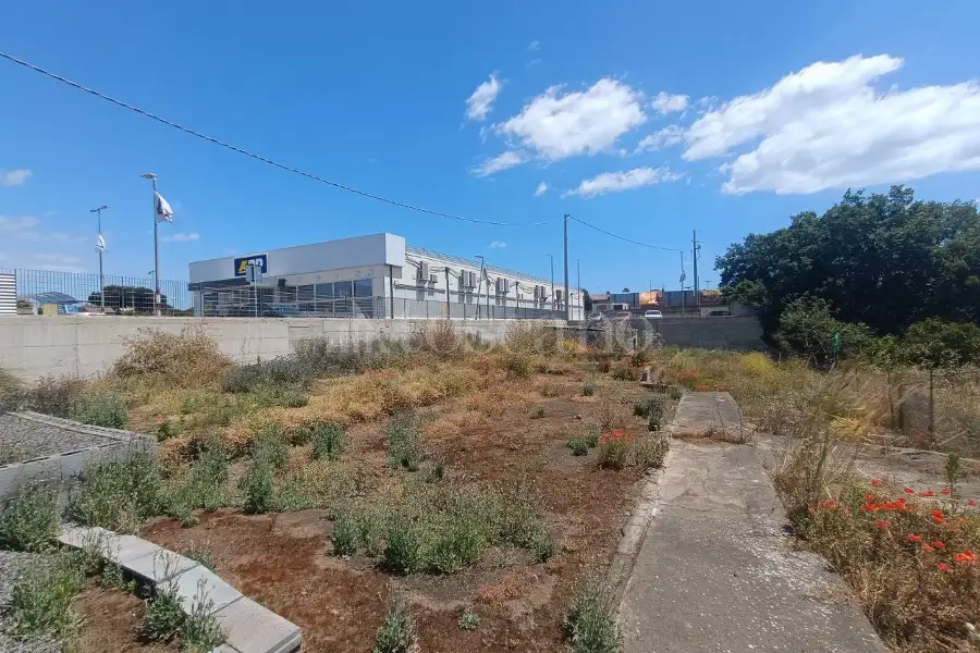 Edificabile Commerciale in vendita di 920 mq a €139.000 (rif. 79/2026)