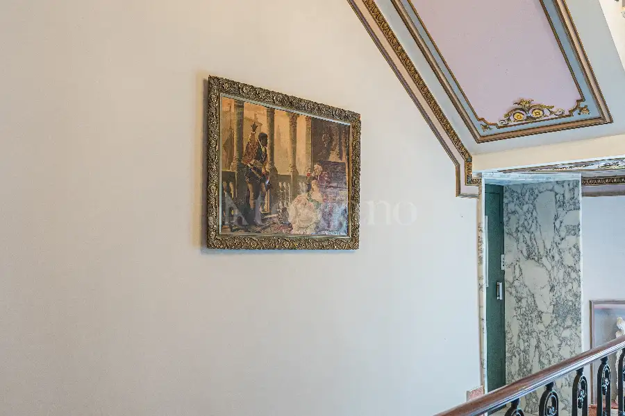 Villa in vendita di 1.200 mq a €4.250.000 (rif. 61/2026)
