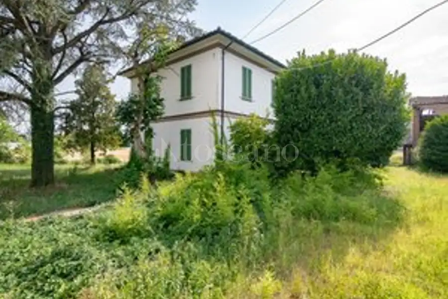 Casale in vendita di 400 mq a €180.000 (rif. 11/2026)