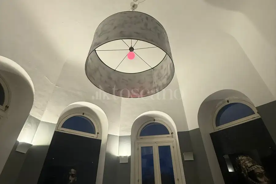 Villa in affitto di 4.735 mq a €6.500 (rif. 6/2026)