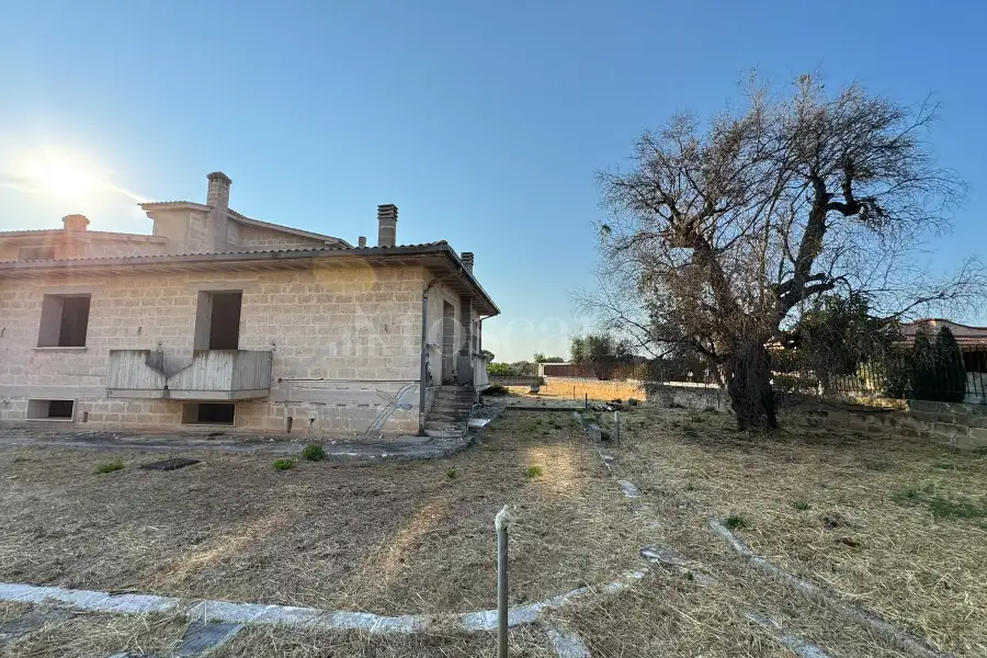 Villa in vendita di 1.200 mq a €800.000 (rif. 31/2026)