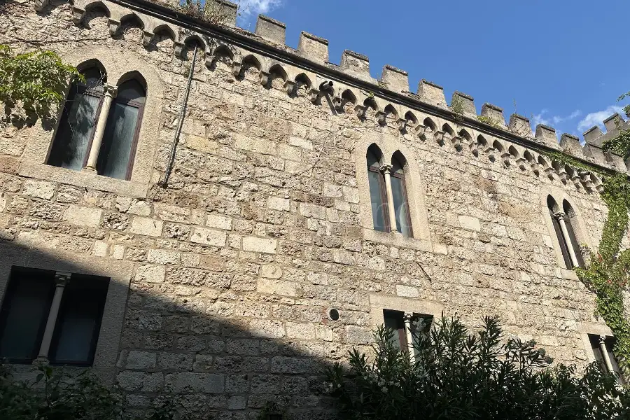Palazzo in vendita di 3.000 mq trattativa riservata (rif. 69/2026)
