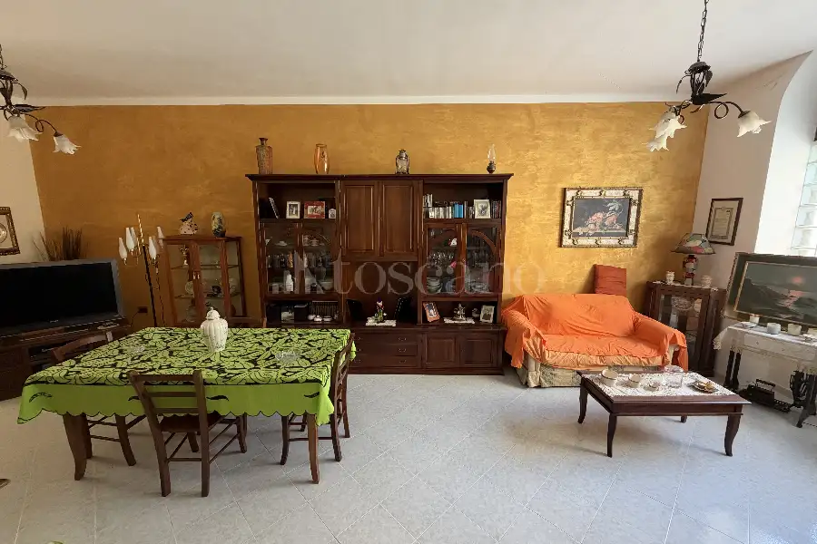 Casa Indipendente in vendita di 220 mq a €330.000 (rif. 148/2026)