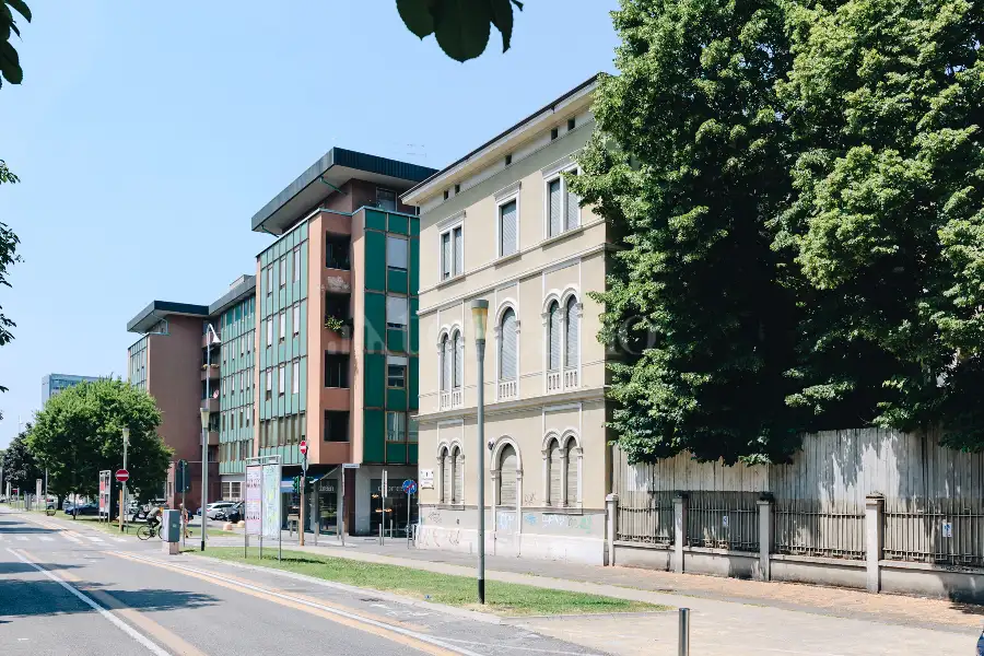 Palazzo in vendita di 7.000 mq trattativa riservata (rif. 21/2025)