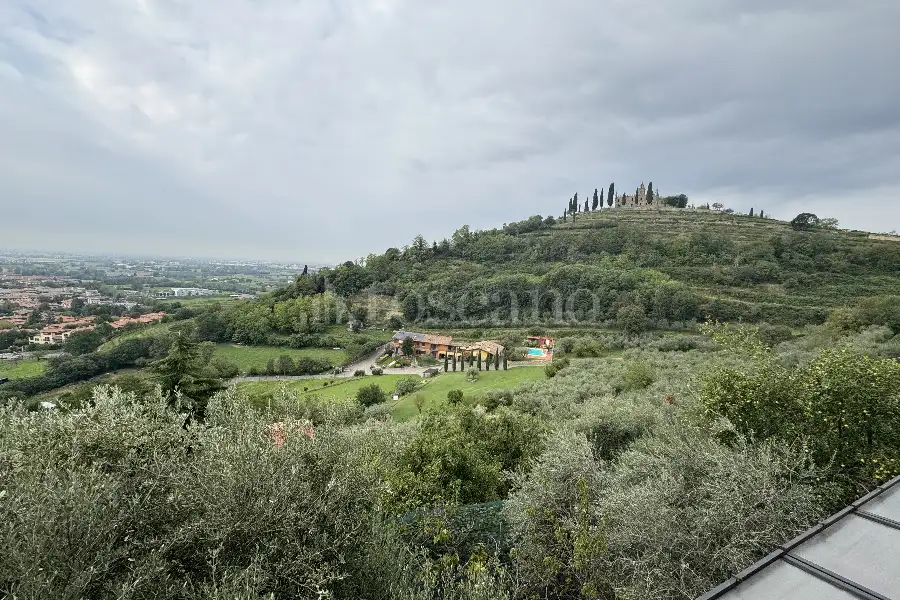 Villa in vendita di 250 mq a €1.350.000 (rif. 9/2026)