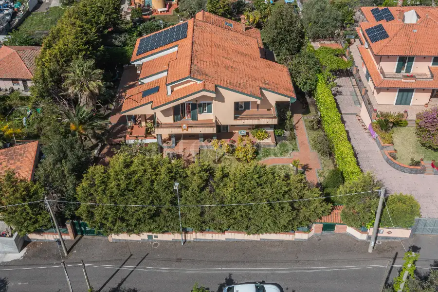 Villa in vendita di 630 mq a €785.000 (rif. 76/2026)