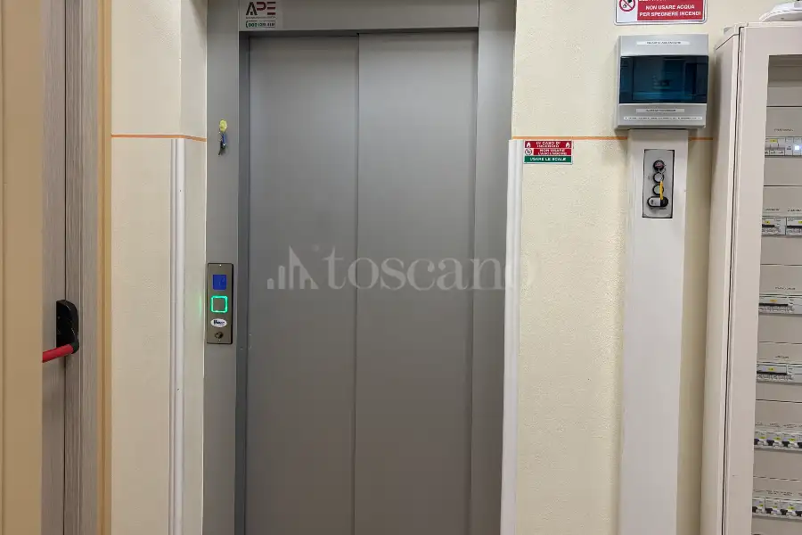Stabile Uso Ufficio in vendita di 470 mq a €620.000 (rif. 62/2025)