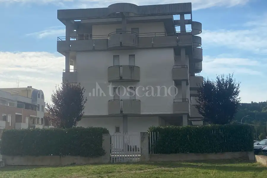 Attività Commerciale in vendita di 3.600 mq a €2.200.000 (rif. 25/2026)