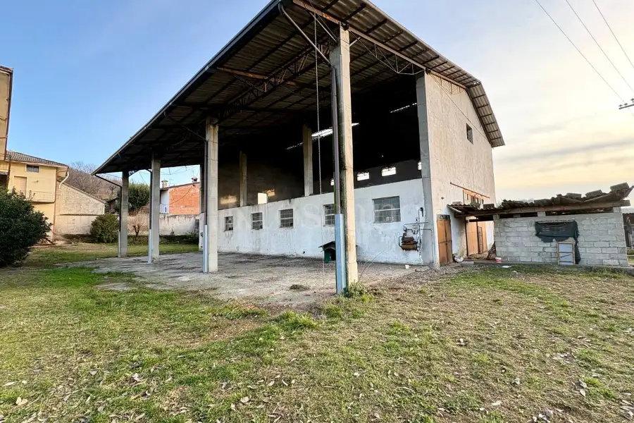 Rustico in vendita di 2.530 mq a €600.000 (rif. 85/2025)