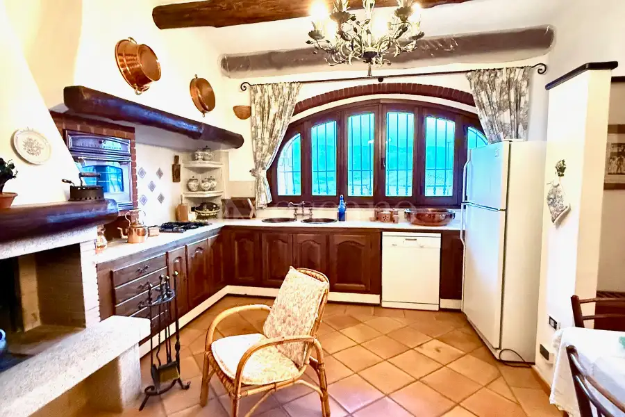 Villa in vendita di 600 mq a €430.000 (rif. 6/2026)