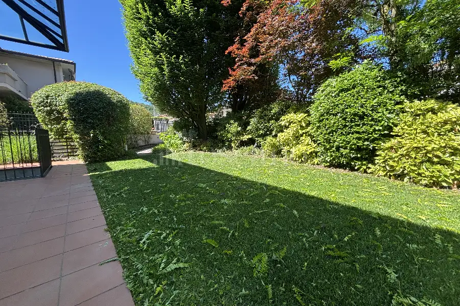 Villa Bifamiliare in vendita di 320 mq a €780.000 (rif. 65/2025)