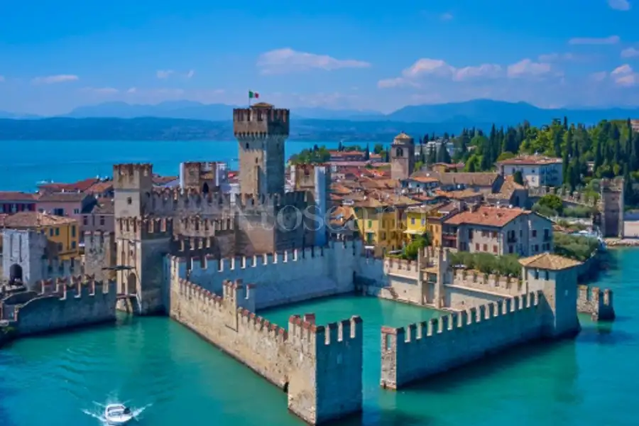 Attività Commerciale in vendita di 200 mq a €165.000 (rif. 25/2026)