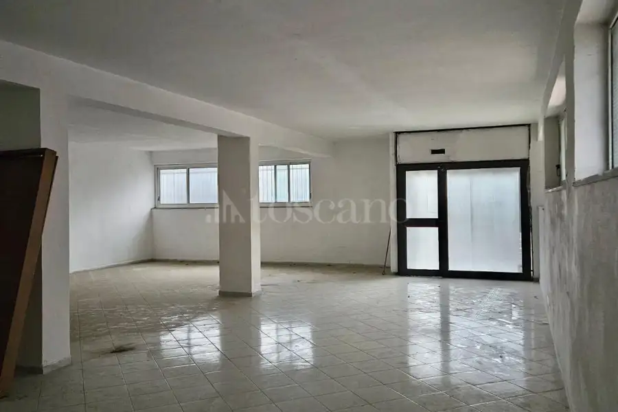 Negozio in affitto di 200 mq a €1.400 (rif. 16/2026)