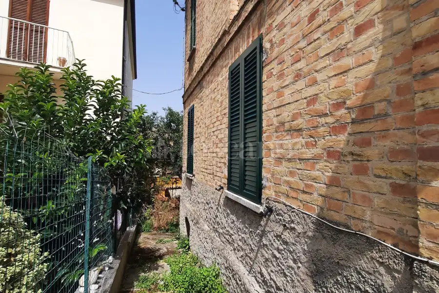 Casa Indipendente in vendita di 183 mq a €97.000 (rif. 13/2025)