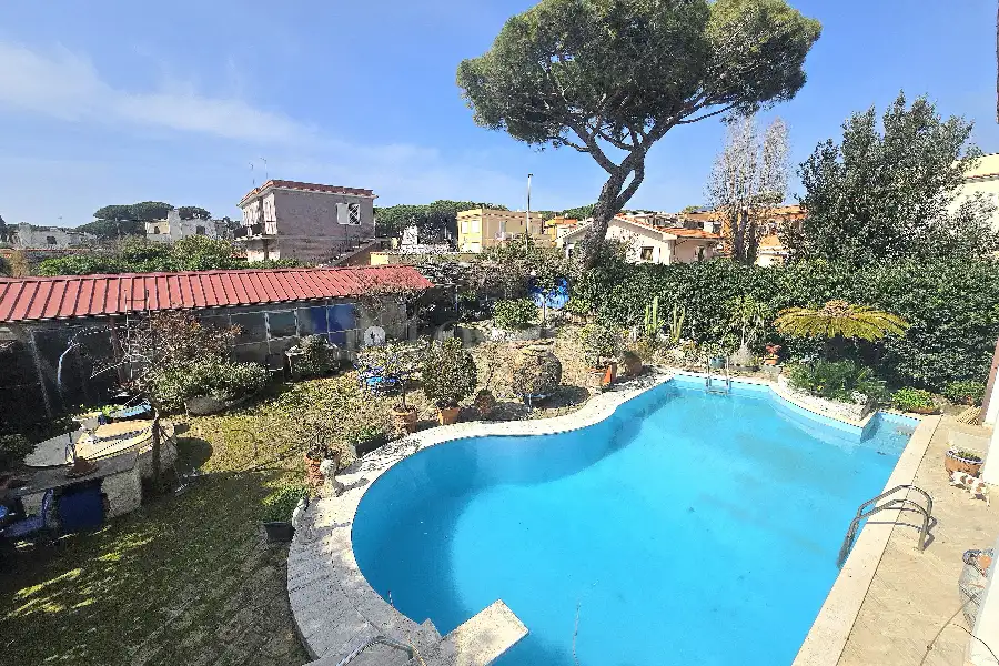 Villa in vendita di 310 mq a €550.000 (rif. 14/2026)