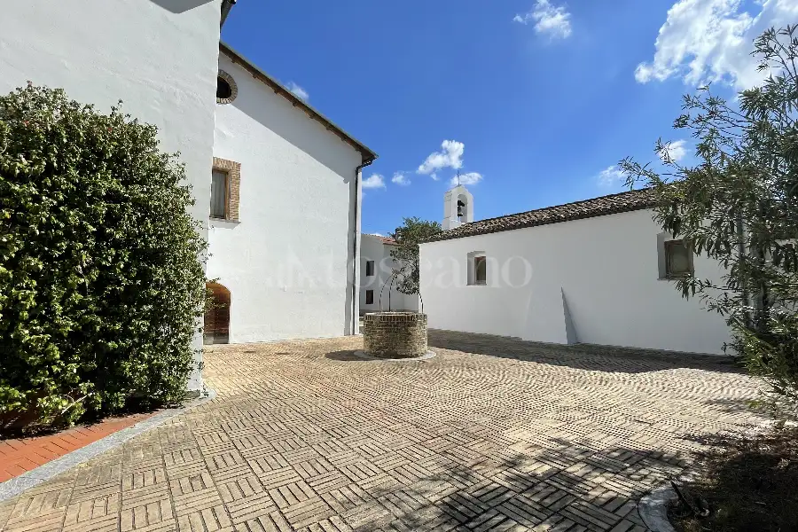 Villa Plurifamiliare in vendita di 25.000 mq a €650.000 (rif. 24/2024)